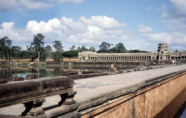 Angkor Wat 1.jpg (26018 bytes)
