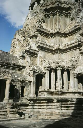 Angkor Wat 10.jpg (33160 bytes)