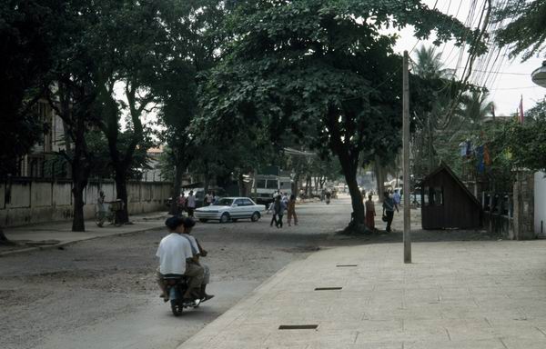 Gade i centrum af Phnom Penh 6.jpg (28721 bytes)