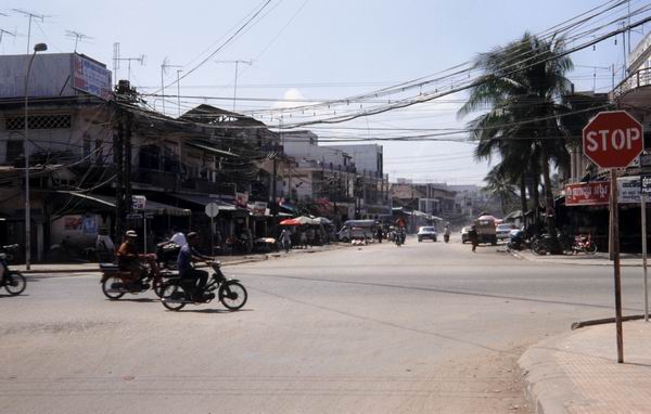Gade i centrum af Phnom Penh 9.jpg (22640 bytes)